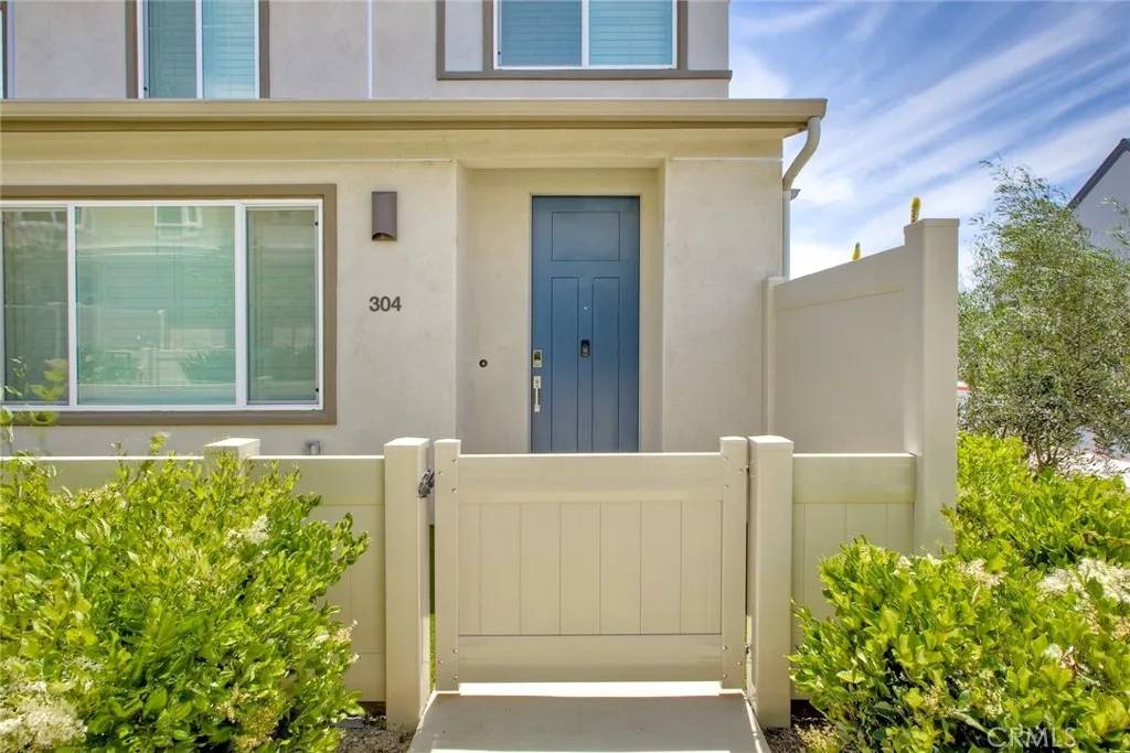 Fallbrook, CA 92028,304 Citrine Trail