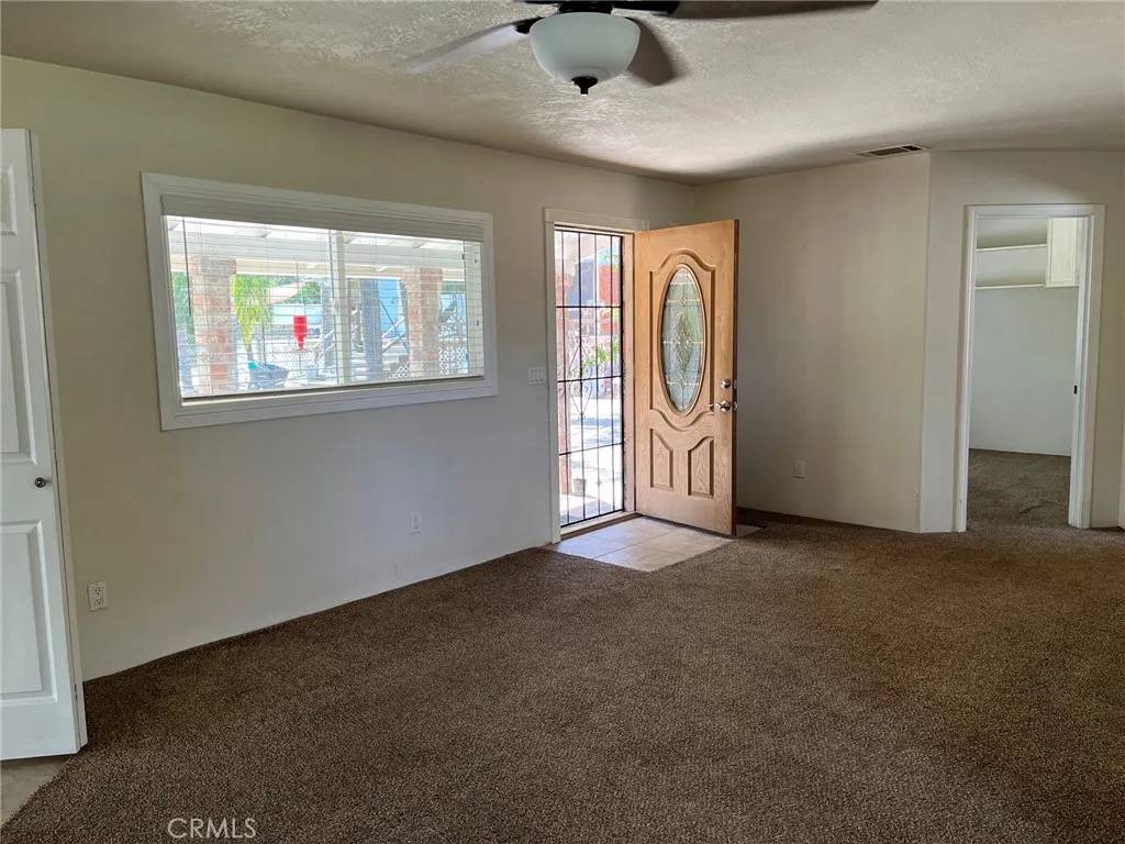 Lake Elsinore, CA 92530,16300 Grand Avenue #C