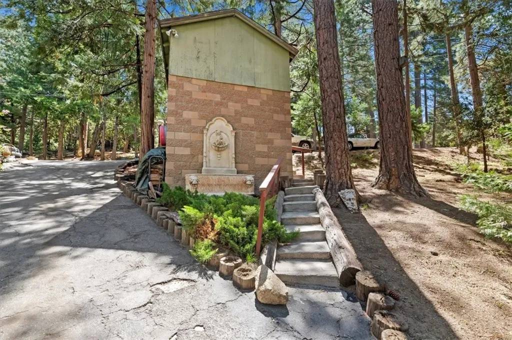 Idyllwild, CA 92549,23075 Oak Leaf Lane