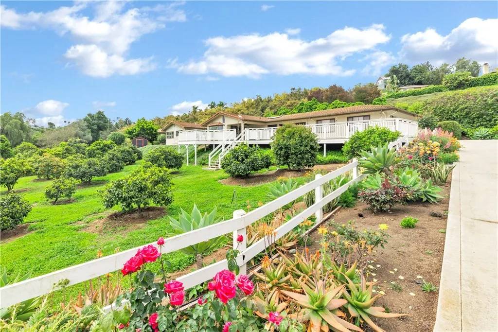 Fallbrook, CA 92028,735 Del Valle Drive
