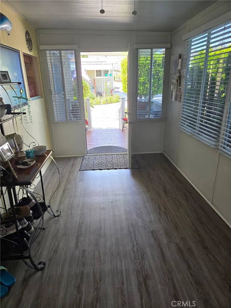 Anaheim, CA 92807,5815 E La Palma #96