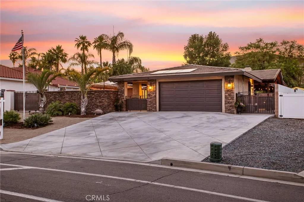 Canyon Lake, CA 92587,23540 Canyon Lake Drive North