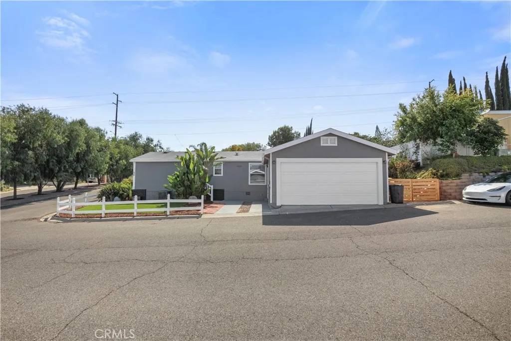 Fallbrook, CA 92028,1638 CALAVO #56