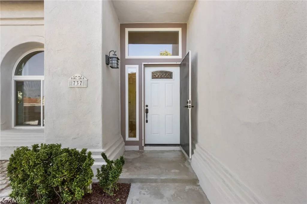 Oceanside, CA 92057,737 Corona Drive