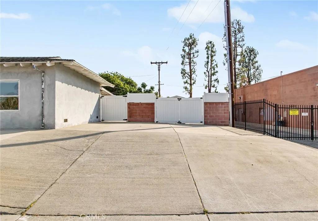 Riverside, CA 92505,3704 La Sierra Ave