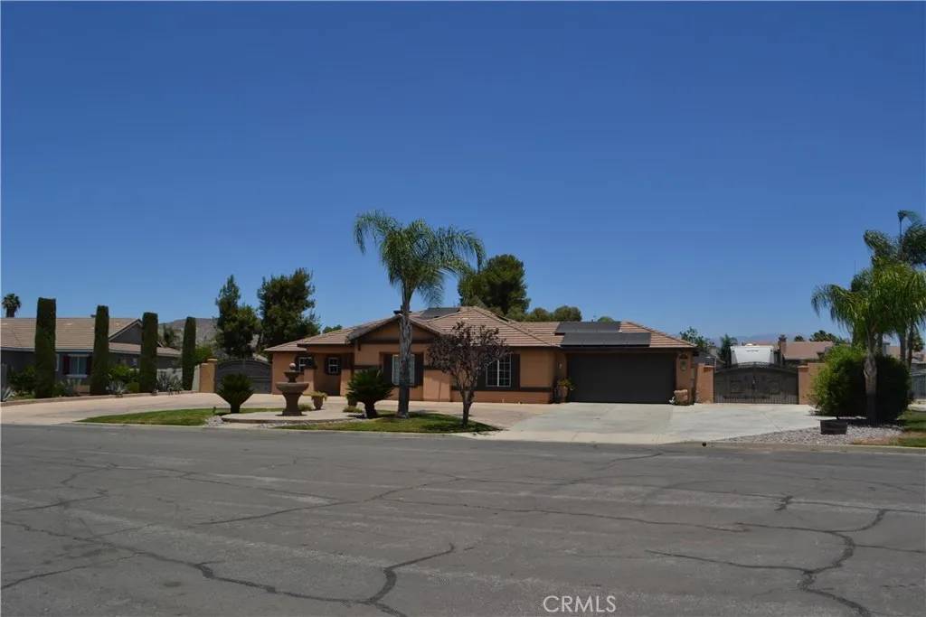 Perris, CA 92571,924 Hereford Way