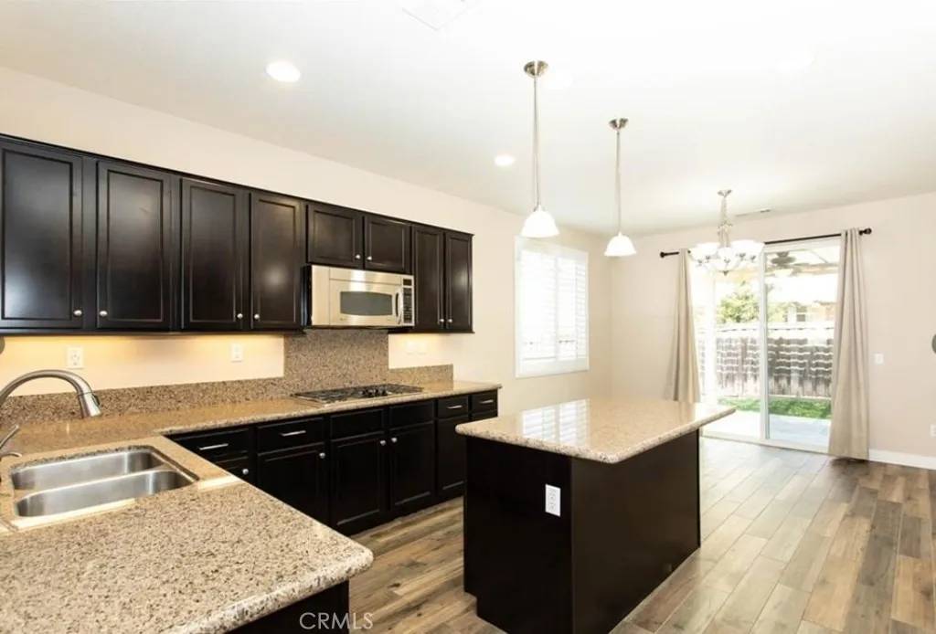 Temecula, CA 92592,46815 Peach Tree Street