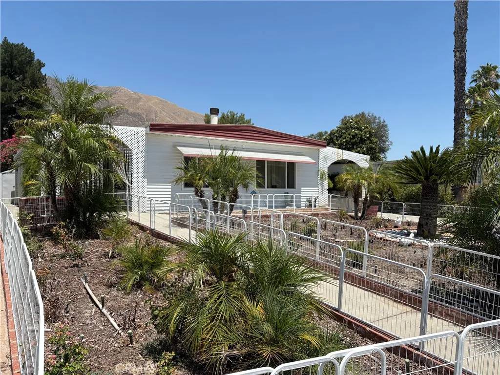 San Jacinto, CA 92583,21100 State #233