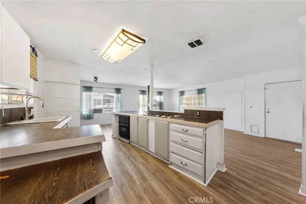 Hemet, CA 92543,1455 S State #282