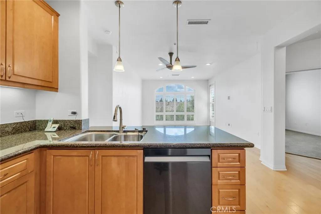 San Diego, CA 92130,3887 Pell Place #414