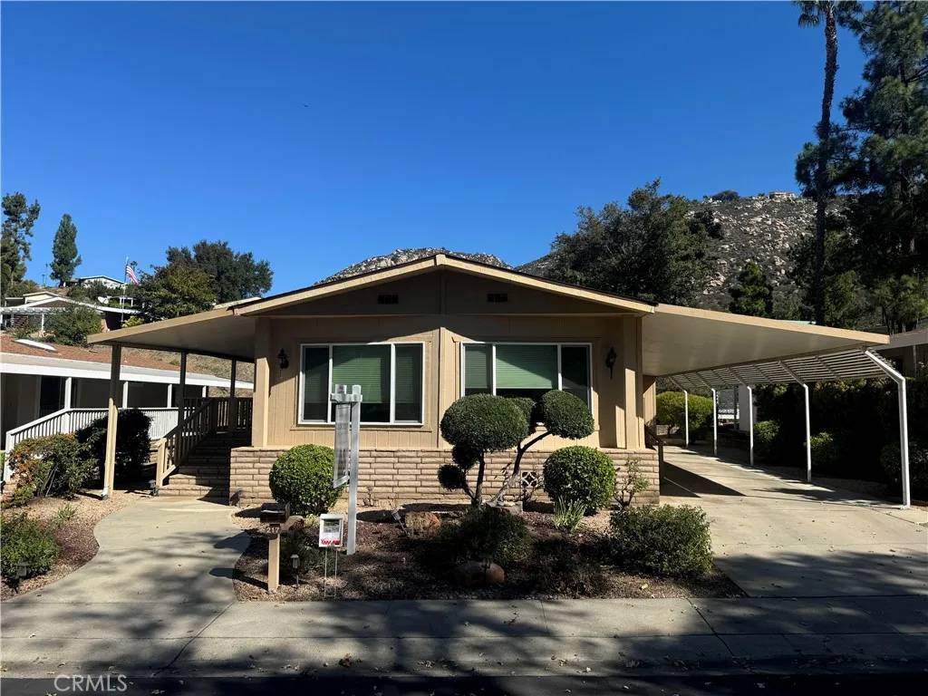 Escondido, CA 92026,8975 Lawrence Welk #217