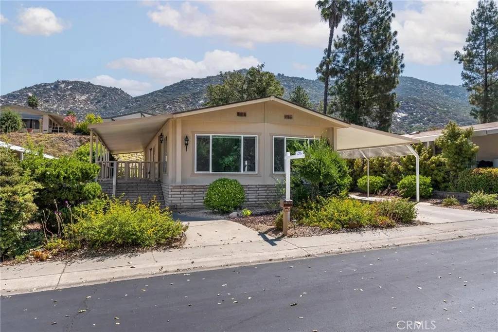 Escondido, CA 92026,8975 Lawrence Welk #217