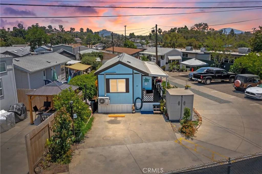 La Mesa, CA 91942,7495 Oakland #42