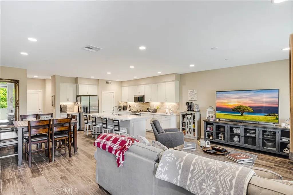 Simi Valley, CA 93065,300 Farmhouse Drive #3