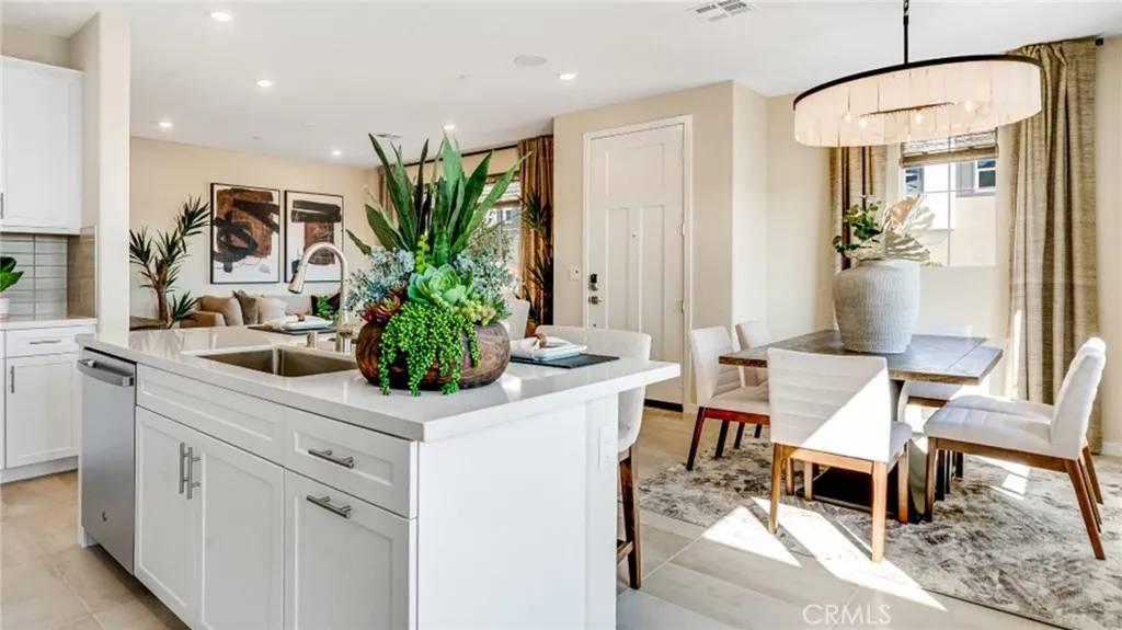 Ontario, CA 91762,2739 E Amberley Privado