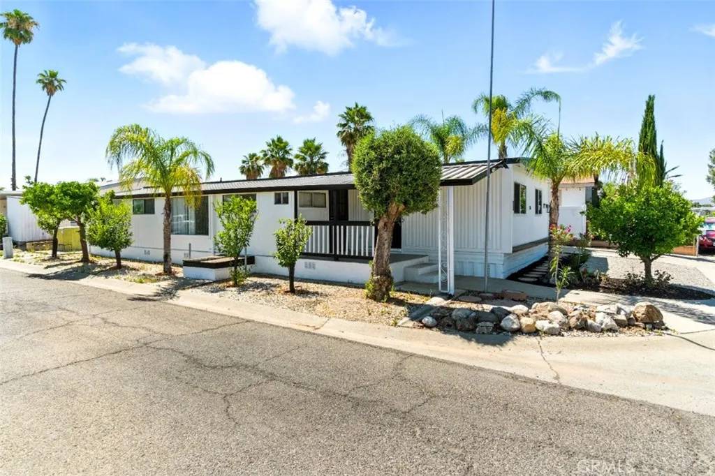 Hemet, CA 92543,900 Santa Clara Circle