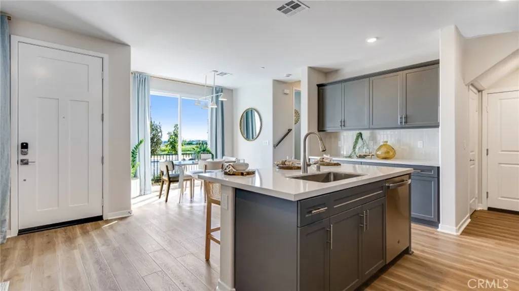 Ontario, CA 91762,2741 E Amberley Privado