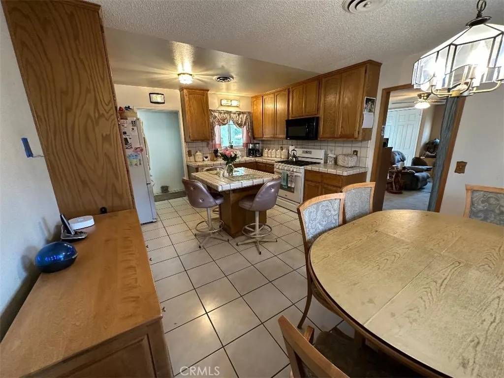 Palmdale, CA 93550,38514 Carolside Avenue