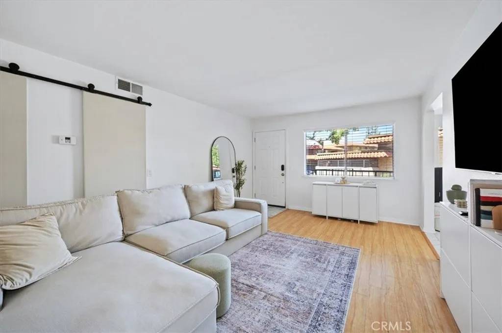 Corona, CA 92882,1554 Border Avenue #E