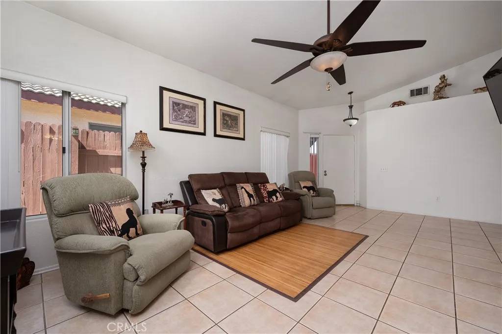 San Jacinto, CA 92583,680 Attenborough