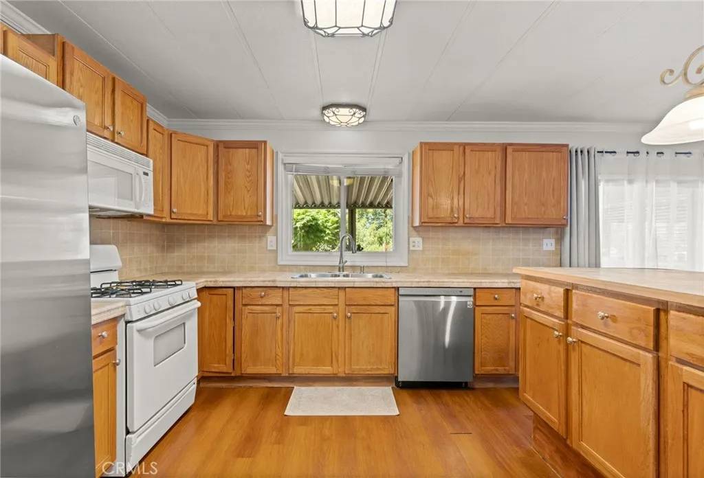 Wildomar, CA 92595,33520 Almond Street