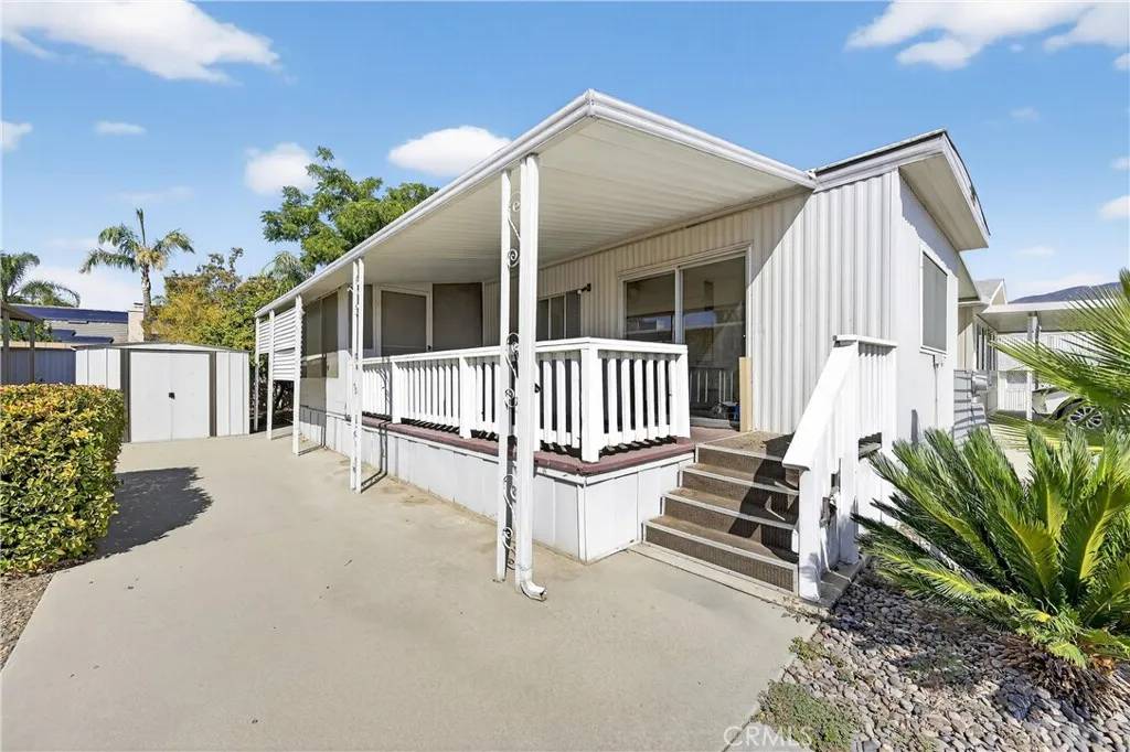 San Jacinto, CA 92583,655 E Main #32