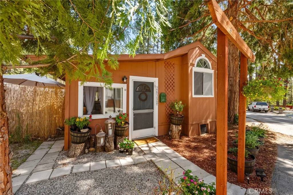 Idyllwild, CA 92549,26350 Delano #102