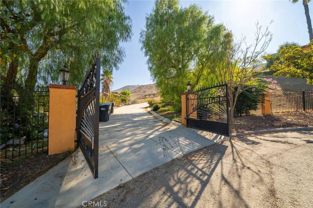 Riverside, CA 92503,16975 Highview Court