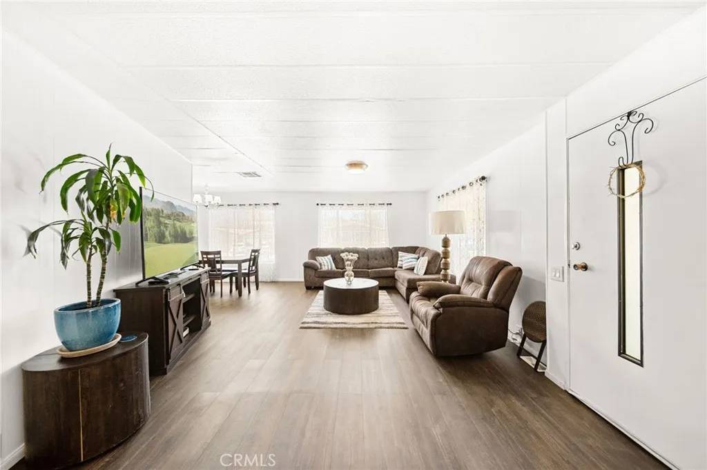 Wildomar, CA 92595,33990 Harvest Way