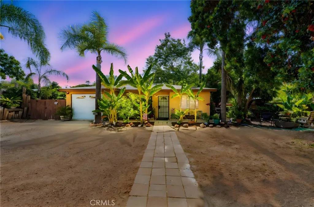 Fallbrook, CA 92028,2048 Pomegranate Lane