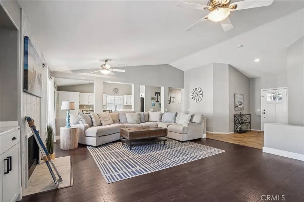 Wildomar, CA 92595,23062 Empire Penguin