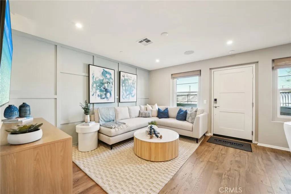 Fontana, CA 92336,16186 Lumia Way