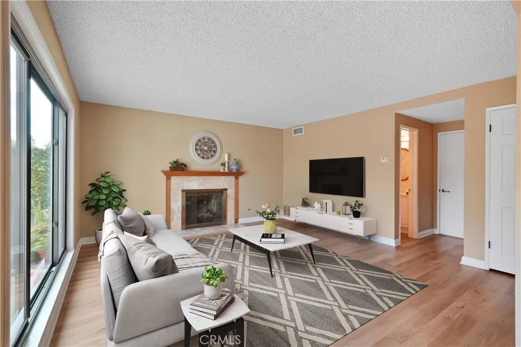 Irvine, CA 92606,3871 Banyan