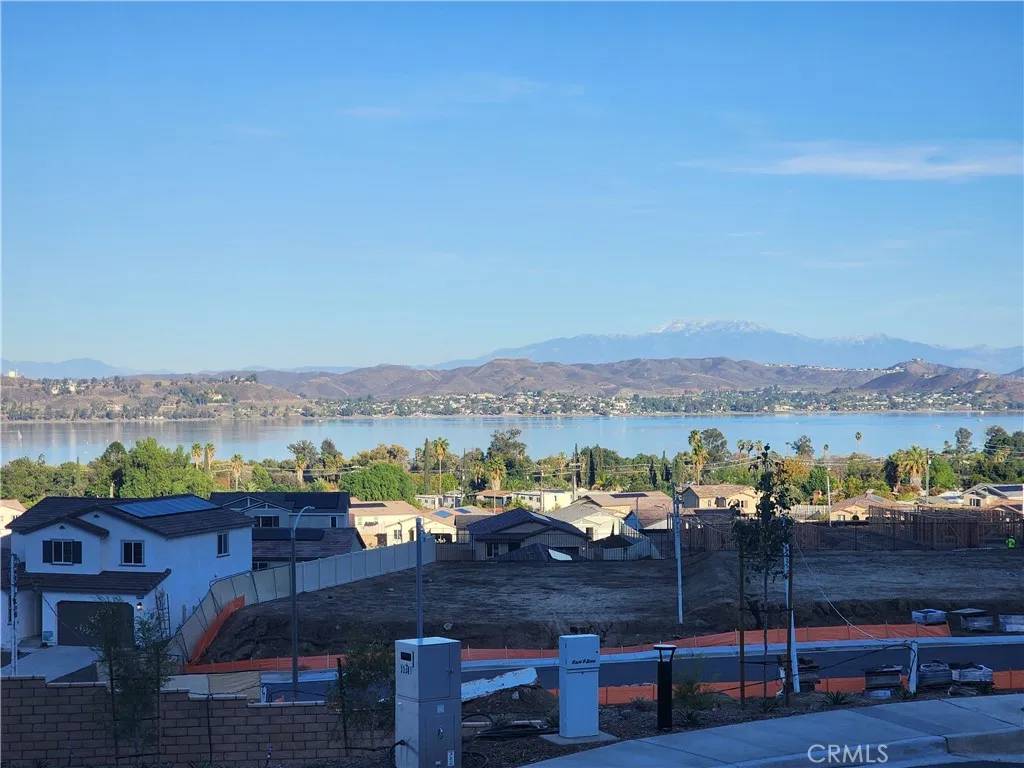 Lake Elsinore, CA 92530,30 Lakeview