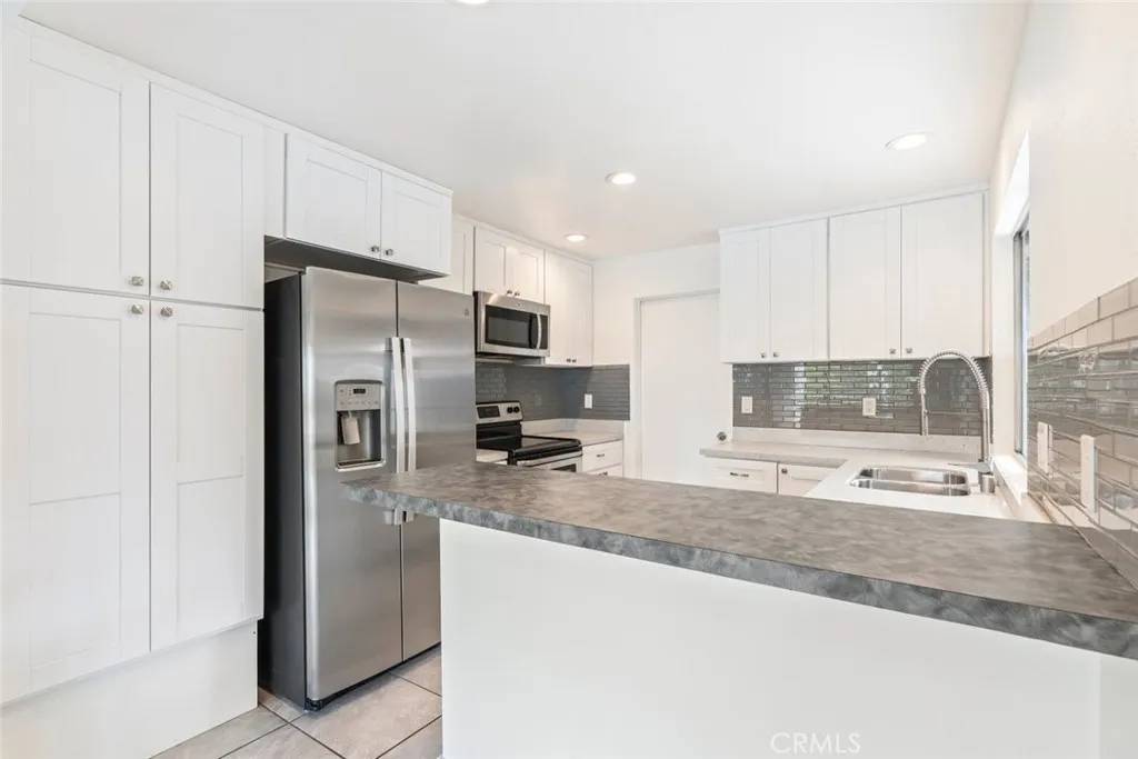 San Diego, CA 92111,6273 Caminito Juanico