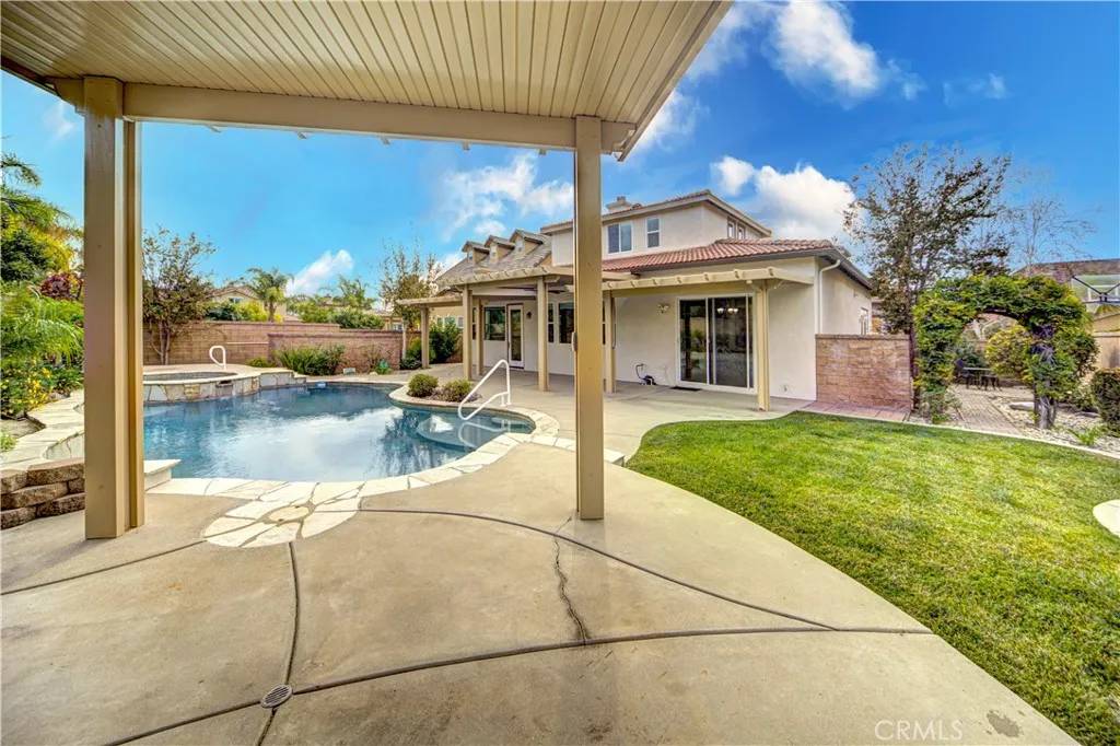Temecula, CA 92592,43928 Bluewood