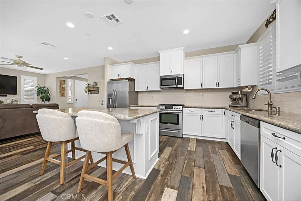 Murrieta, CA 92562,24213 Hazelnut