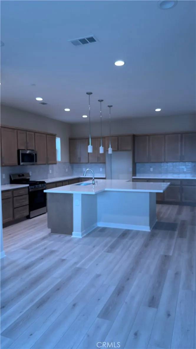 Hesperia, CA 92345,6438 Castle Crags Avenue