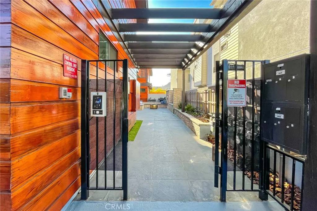 Pasadena, CA 91106,1046 E Villa Street #C