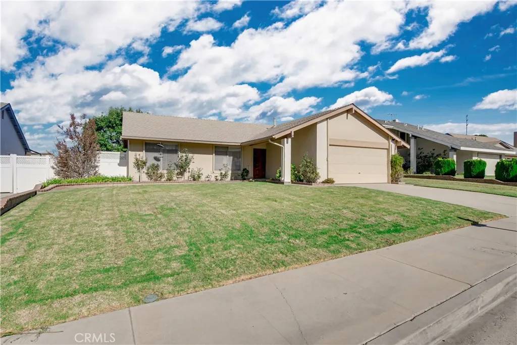 Corona, CA 92882,1131 Via Santiago