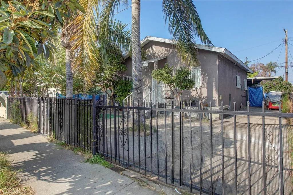 Los Angeles, CA 90003,331 W 92nd Street