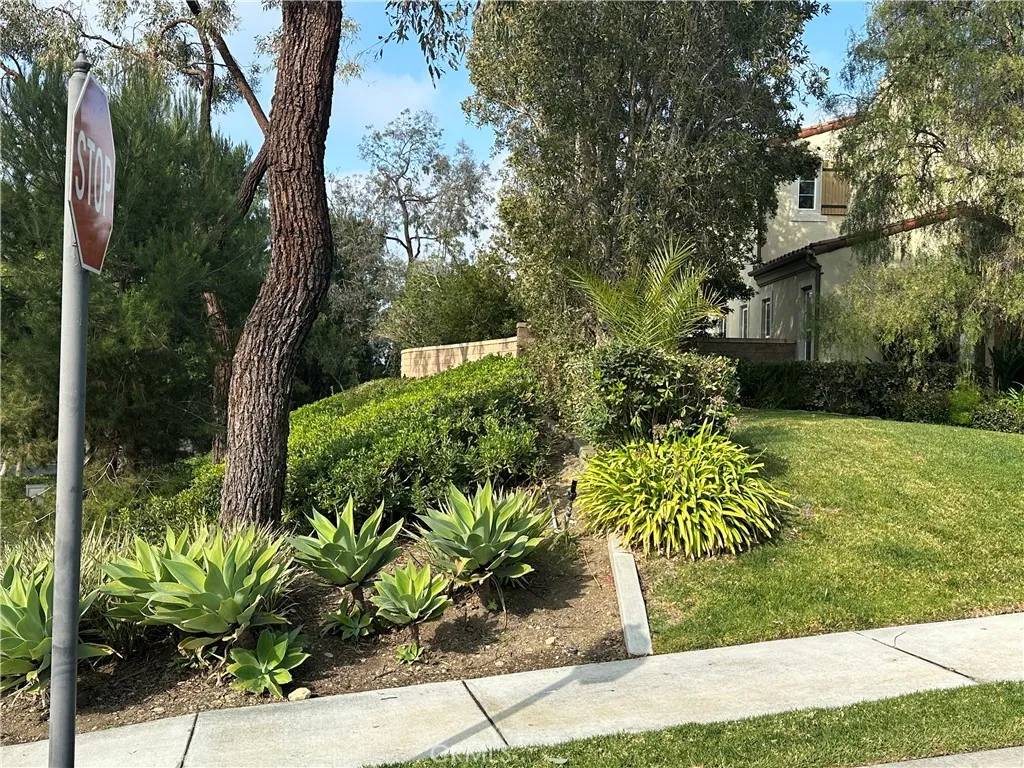 Irvine, CA 92603,37 Hedgerow