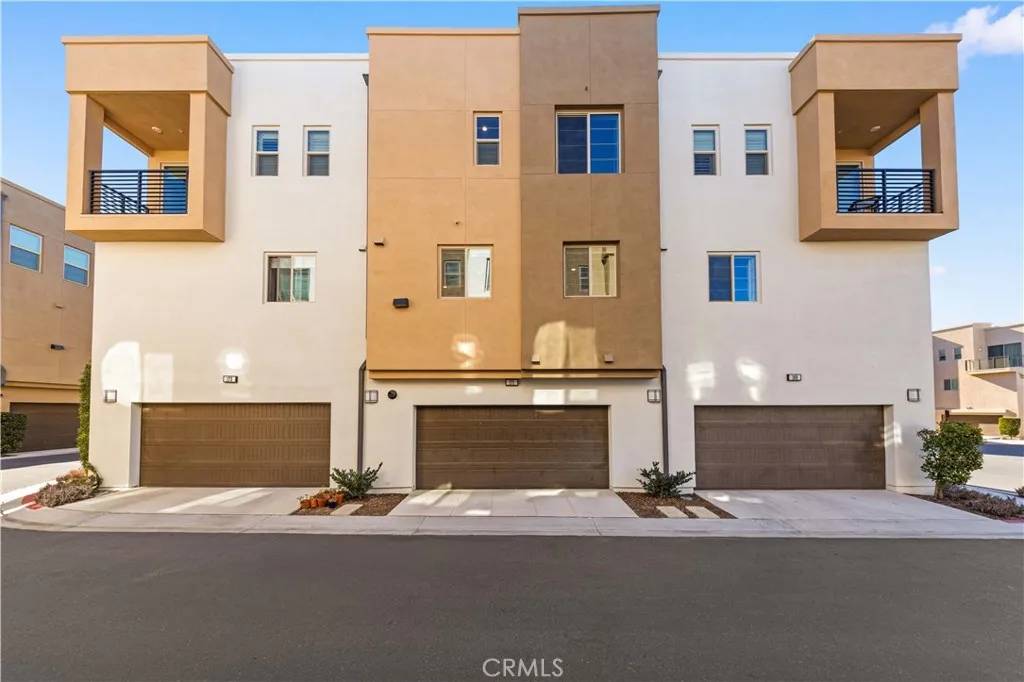 Irvine, CA 92618,171 Cadence