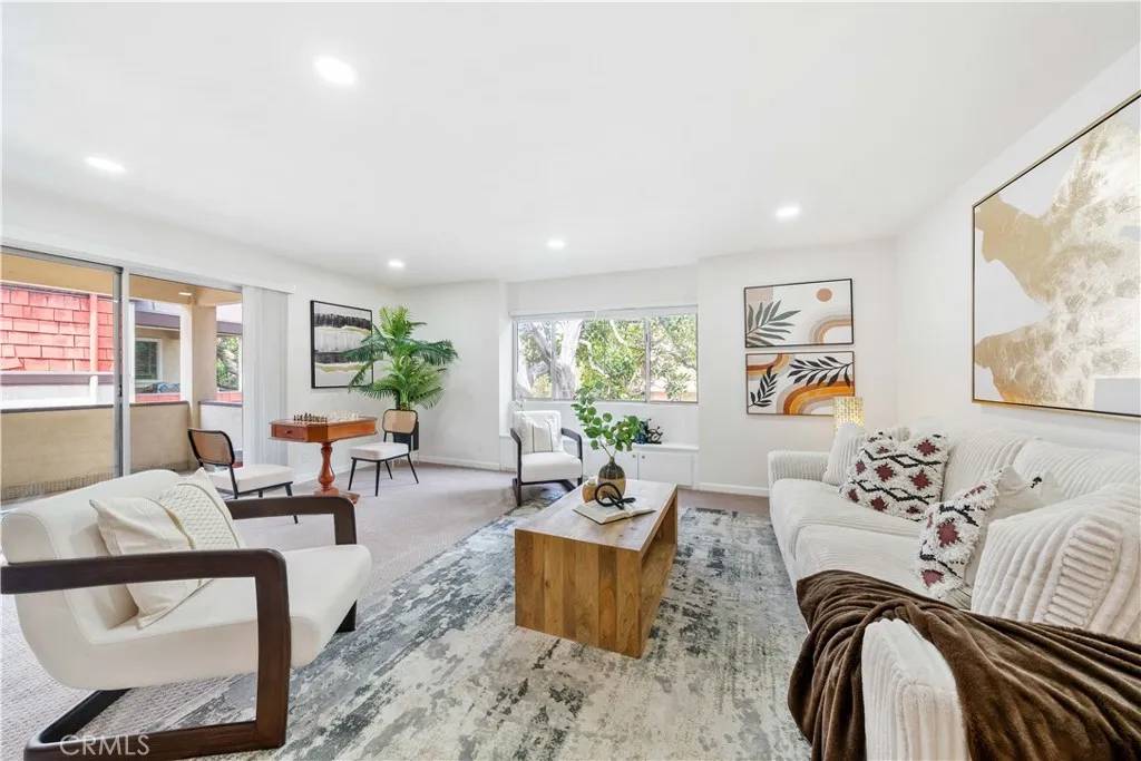 Culver City, CA 90230,5674 Windsor Way #201
