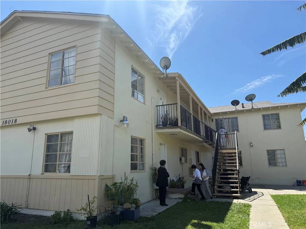 Northridge, CA 91325,18018 Schoenborn Street