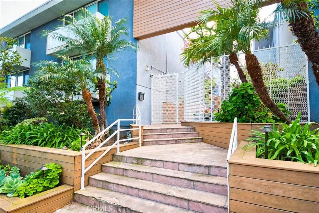Los Angeles, CA 90064,2223 S Bentley Avenue #204