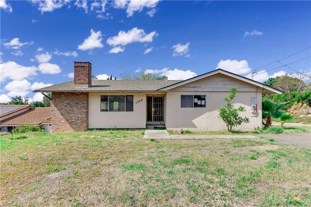 Fallbrook, CA 92028,1360 E Fallbrook Street