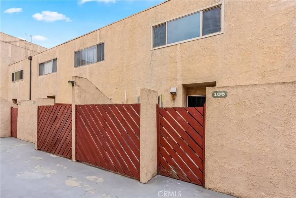 Montebello, CA 90640,1725 Neil Armstrong Street #106