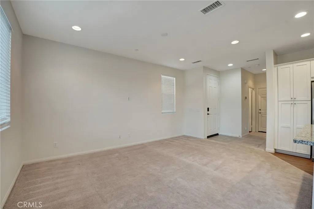 Canoga Park, CA 91304,22824 W Olive Way