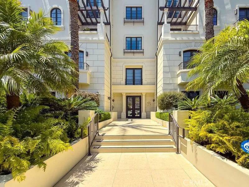 Beverly Hills, CA 90210,443 N Palm Drive #502